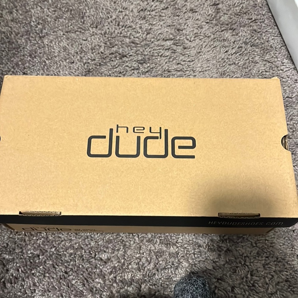 Hey dude sneaker never worn